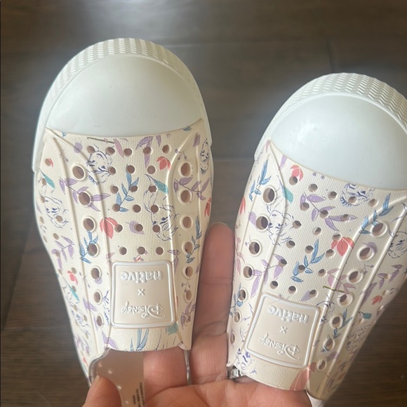 Disney Native Kids Floral Sneakers - Cream and Multicolor - Picture 2 of 8